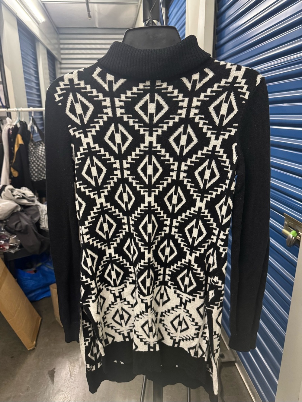 Romeo & Juliet women’s Aztec Print Turtleneck Sweater -size Medium